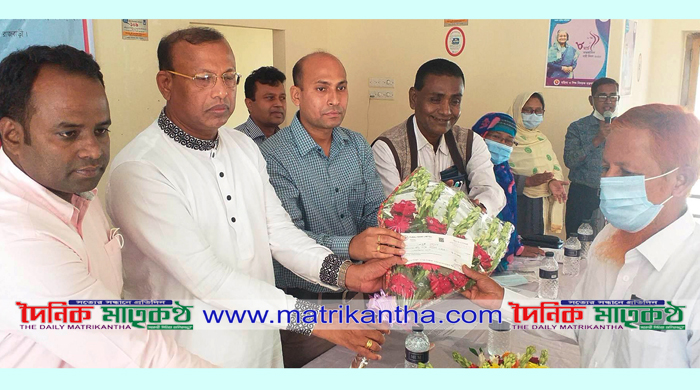 পাংশা উপজেলায় অবসরপ্রাপ্ত ২জন শিক্ষকের গ্রাচুইটির চেক বিতরণ